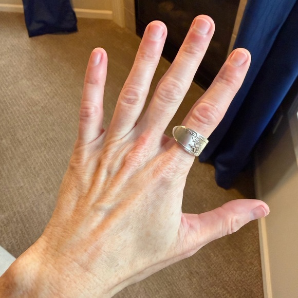 Queen Bess Spoon Ring - Picture 6 of 13